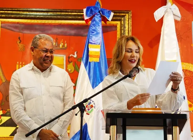 Bernardo Vega gana el Premio Anual Historia