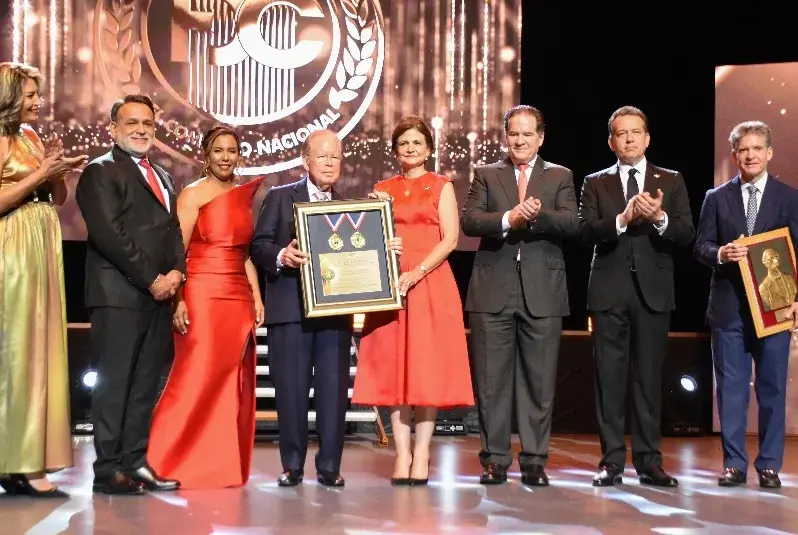 Federación de Comerciantes entrega premio excelencia José Luis Corripio