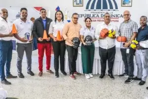 Escuelas Samaná reciben canchas y utilerías de Inefi