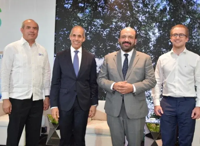 AES Dominicana celebra un encuentro a  clientes