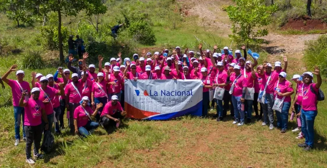 Jornada de reforestación en loma Guaigüí