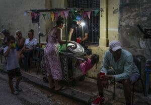 Continúa el apagón en Cuba por cuarta jornada; clases y actividades no vitales suspendidas