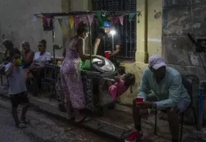 Continúa el apagón en Cuba por cuarta jornada; clases y actividades no vitales suspendidas