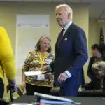 Biden acude a votar anticipadamente en Delaware