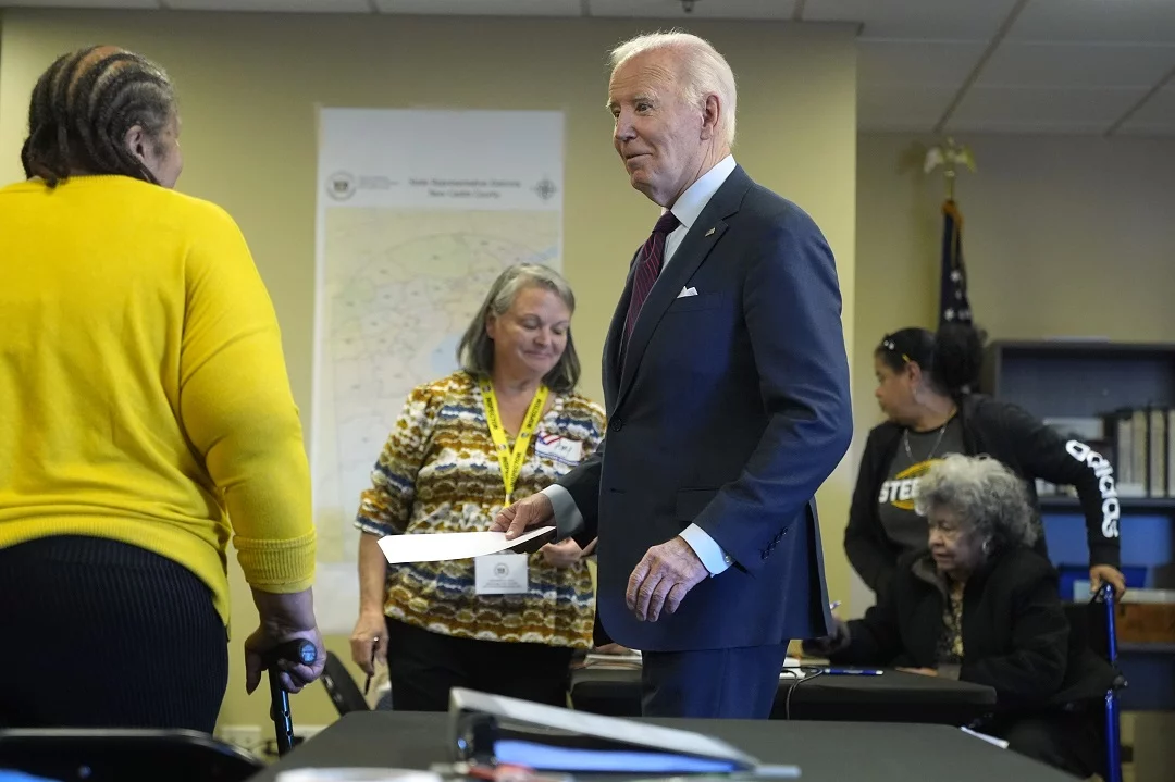 Biden acude a votar anticipadamente en Delaware