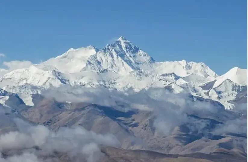 Por qué el Everest crece 2 milímetros al año