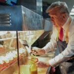 Trump cocina papas fritas en un McDonald’s y afirma que Harris nunca trabajó en uno