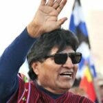 El expresidente de Bolivia Evo Morales denuncia un ataque contra el vehículo en el que viajaba