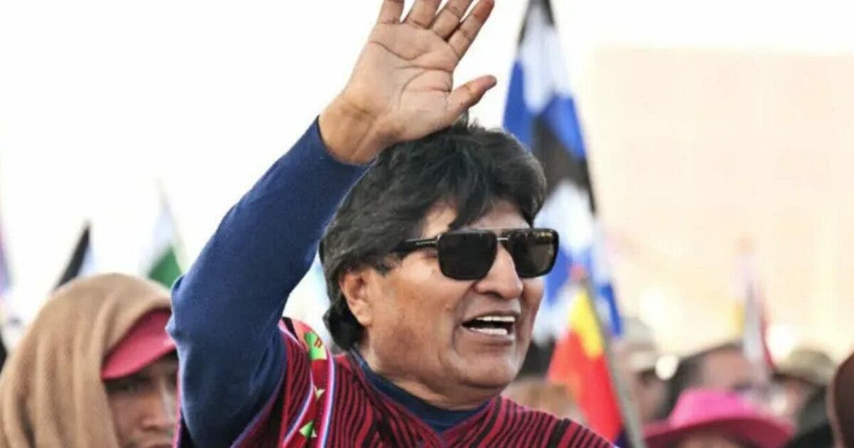 El expresidente de Bolivia Evo Morales denuncia un ataque contra el vehículo en el que viajaba