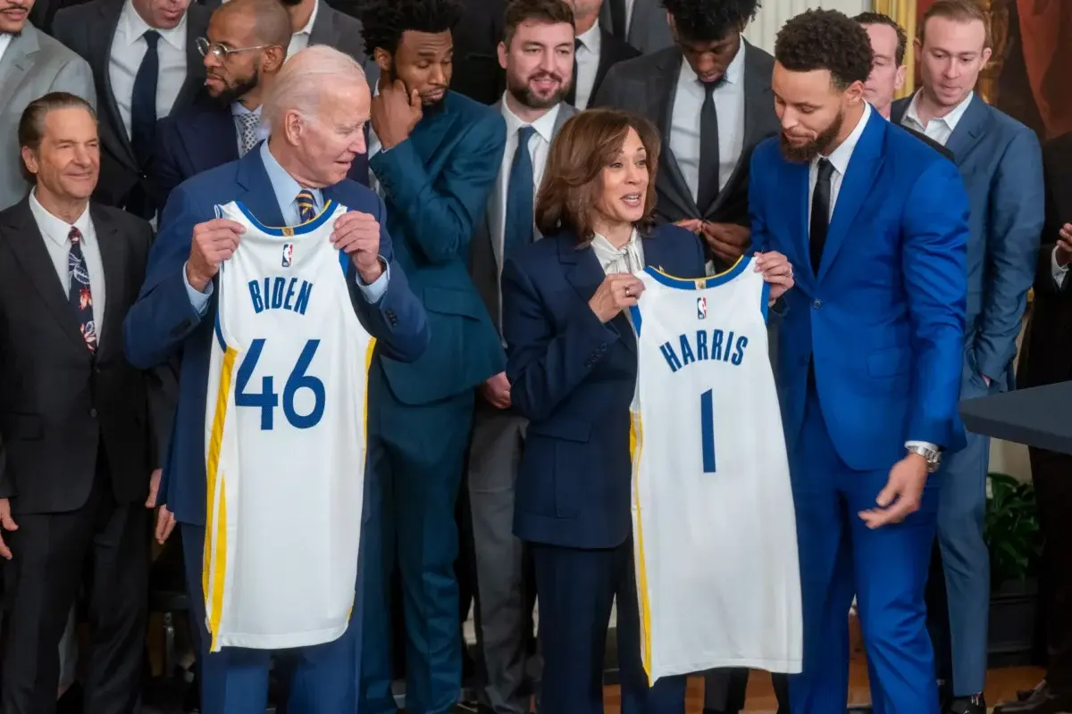 La estrella de la NBA, Steph Curry apoya a Kamala Harris