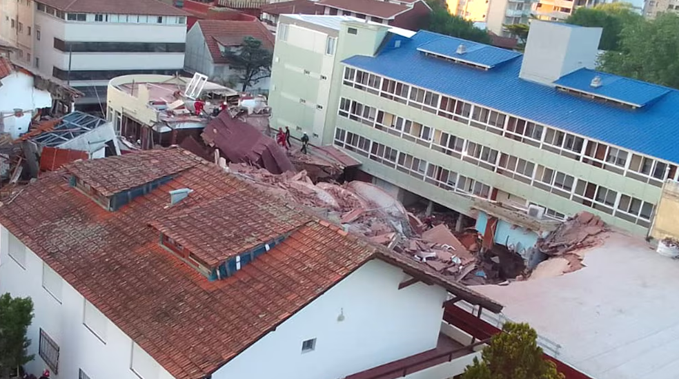 Edificio de 10 pisos desplomado en Argentina realizaba una obra sin el permiso necesario