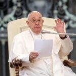 El papa pide “mayor sensibilidad histórica” en un mundo “sin memoria” y con “ideologías»