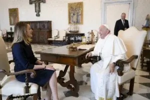 El papa Francisco recibe a la presidenta del Parlamento Europeo en el Vaticano