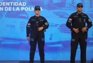 Desde el código QR hasta cámaras: los detalles del nuevo uniforme de la Policía