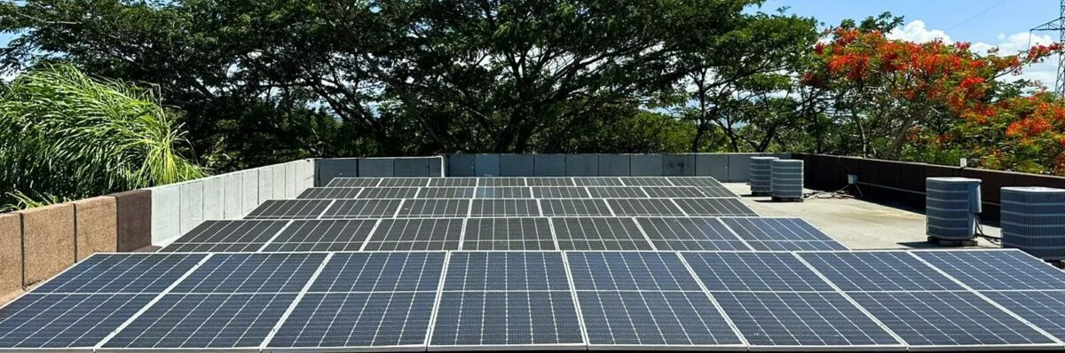 Empresas donan sistema fotovoltaico a UASD de Mao