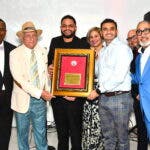 Fundación Villa Consuelo NY hace reconocimiento al empresario dominicano Víctor Espinal