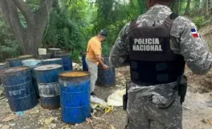 Confiscan más 4 mil galones de clerén y arrestan cinco personas