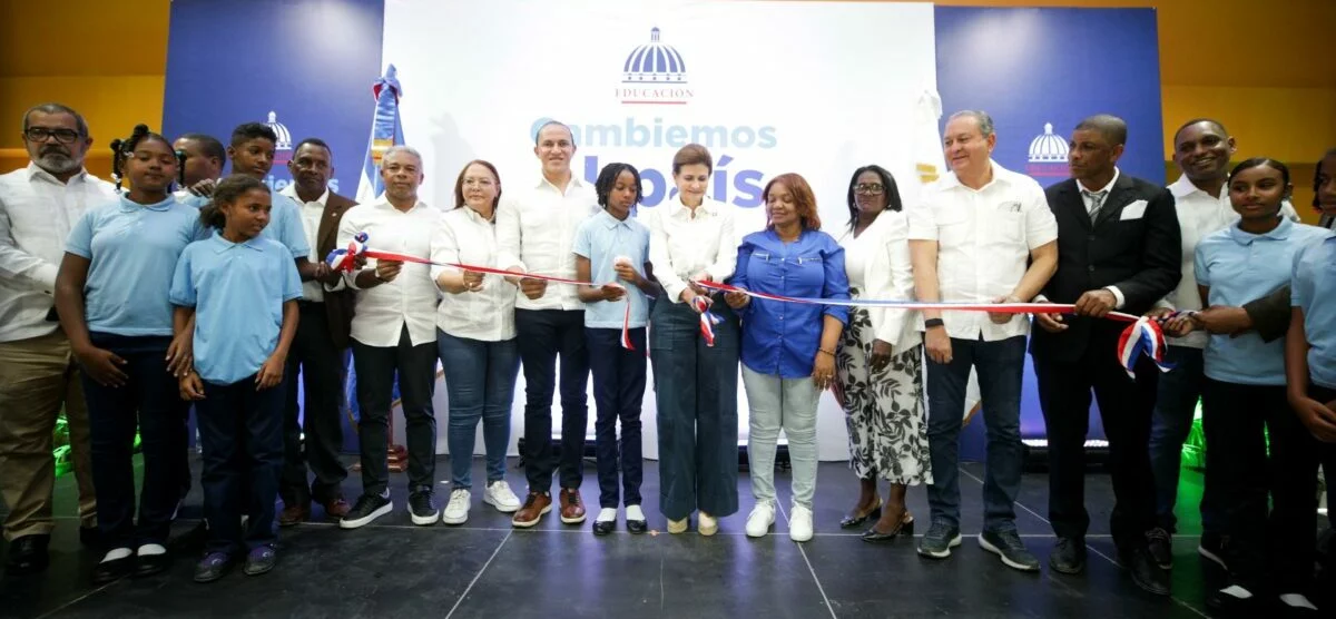 Vicepresidenta Raquel Peña entrega obras en el Sur