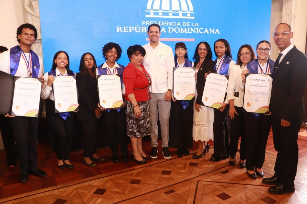 Más de 10 estudiantes de la Regional 15 de educación reconocidos por Máxima Excelencia