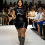 Modelos tallas grandes imponen sus curvas con emotivo mensaje en RDFW 2024