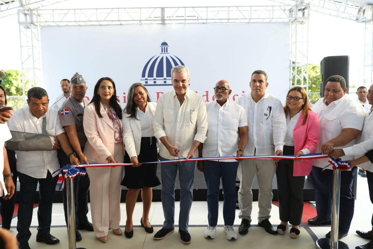 Presiente Abinader inaugura obras en Azua y Peravia