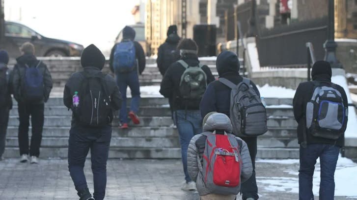 Estudiantes en NY dejan de asistir a clases de forma “crónica”