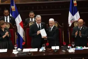 Nueva Constitución dominicana limita reelección presidencial y reduce número de diputados