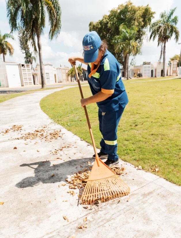 Reacondiciona cementerios por el Día de los Fieles Difuntos