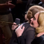 Adele y Céline Dion se abrazan y rompen a llorar en un concierto en Las Vegas