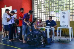 Brasil elige a sus alcaldes de forma pacífica, salvo algunos incidentes aislados