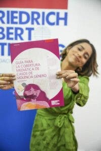 Periodista presentará guía para abordar casos de violencia de género en Feria de Libro