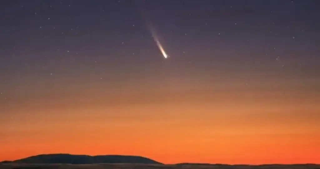 Imágenes que dejó el paso del “cometa del siglo” antes de su alejamiento definitivo de la Tierra