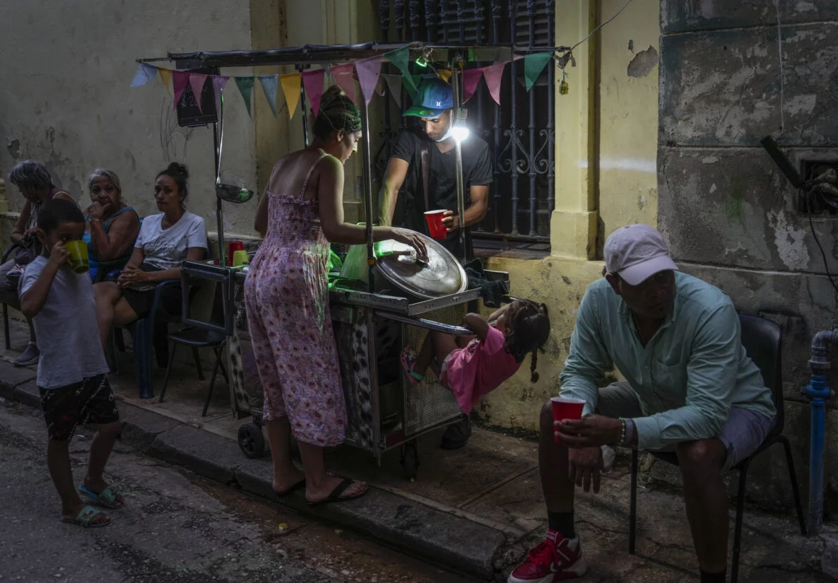 Cuba completa la reconexión de su sistema eléctrico cuatro días después del apagón total