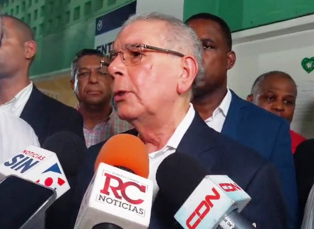 De Danilo Medina a Luis Abinader: “Que diga con quién negoció él”