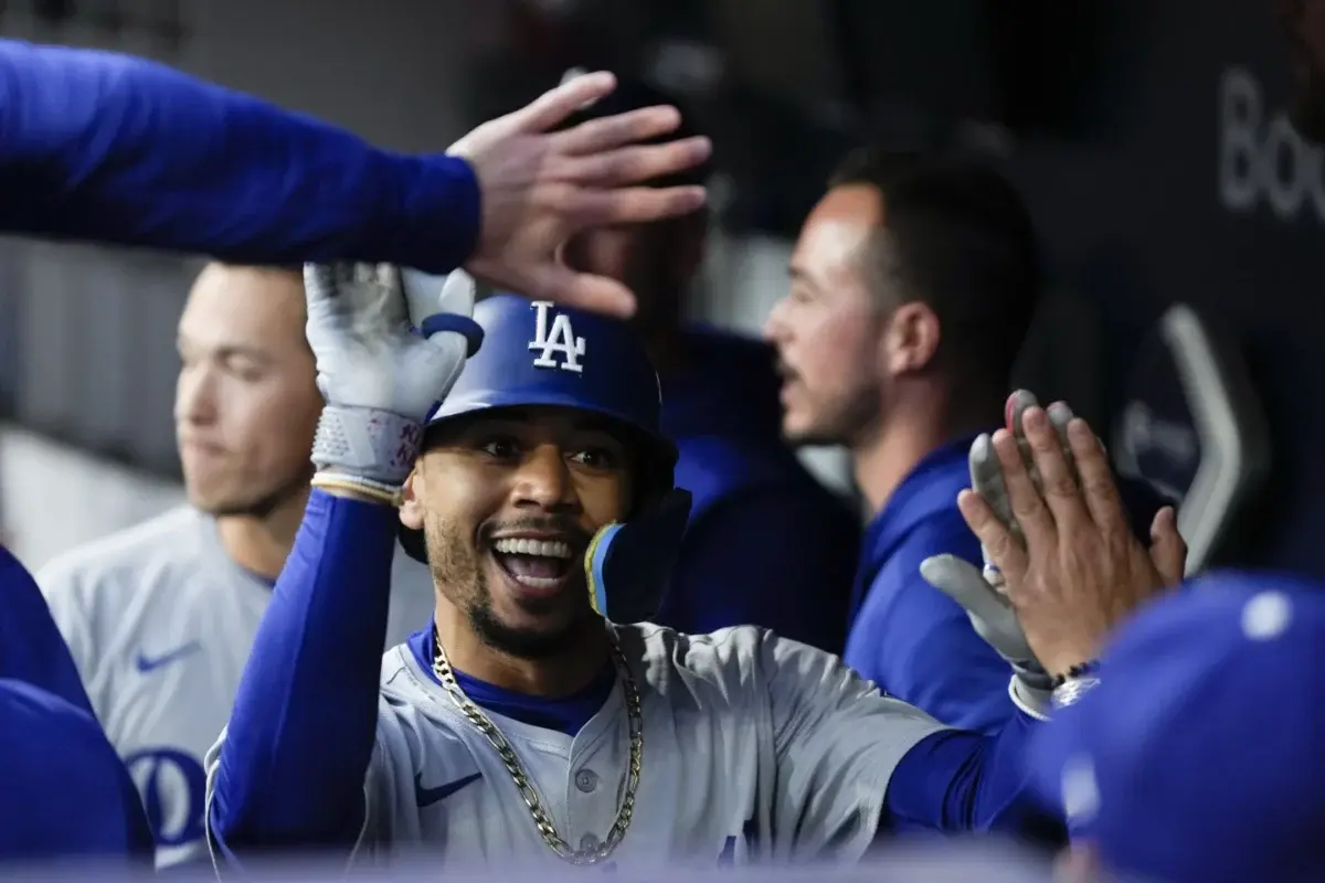 Betts y Ohtani mantienen con vida a Dodgers, que apalean 8-0 a Padres