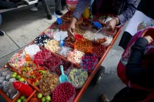 Los escuelas mexicanas tienen seis meses para eliminar la venta de comida chatarra o serán multadas