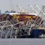 Propietario y operador de barco que derribó puente en Baltimore pagarán $102 millones por limpieza