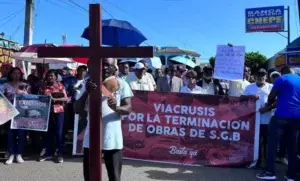 Cientos marchan en Sabana Grande de Boyá en demanda de obras y construcción de carreteras