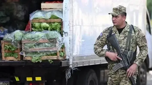 El dinero alcanza cuando nadie roba»: la apuesta de Bukele para bajar el alto precio de los alimentos en El Salvador (y las incógnitas que genera)