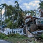 Aumentan a 10 los muertos por los tornados y el huracán Milton en Florida