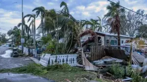 Aumentan a 10 los muertos por los tornados y el huracán Milton en Florida