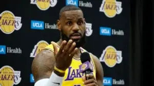 LeBron James: Es injunsto poner expectativas en los nuevos Lakers