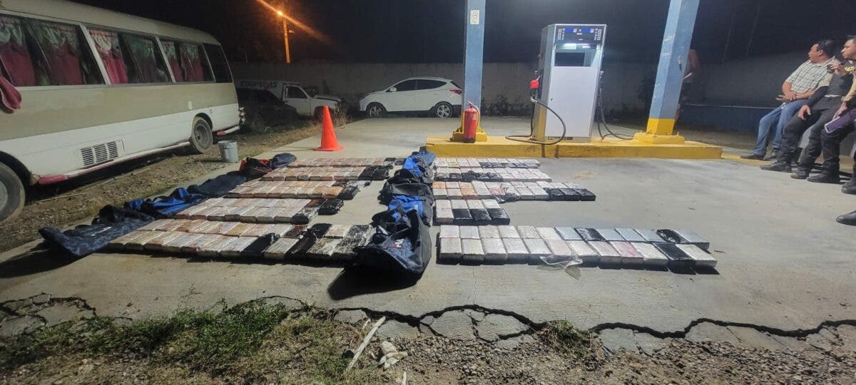 Autoridades confiscan 192 paquetes de cocaína en Montecristi