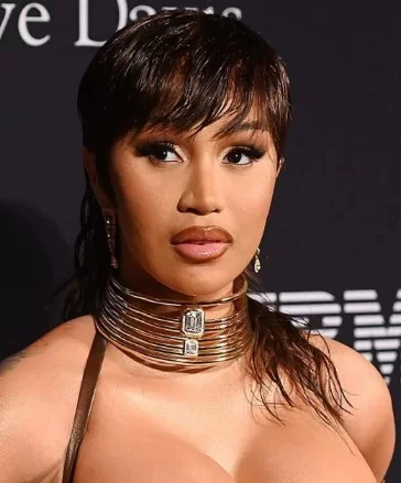 Cardi B revela que fue hospitalizada de emergencia