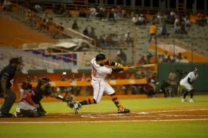 Toros ganan tercer juego seguido con jonrón de Rivera y hermético bullpen