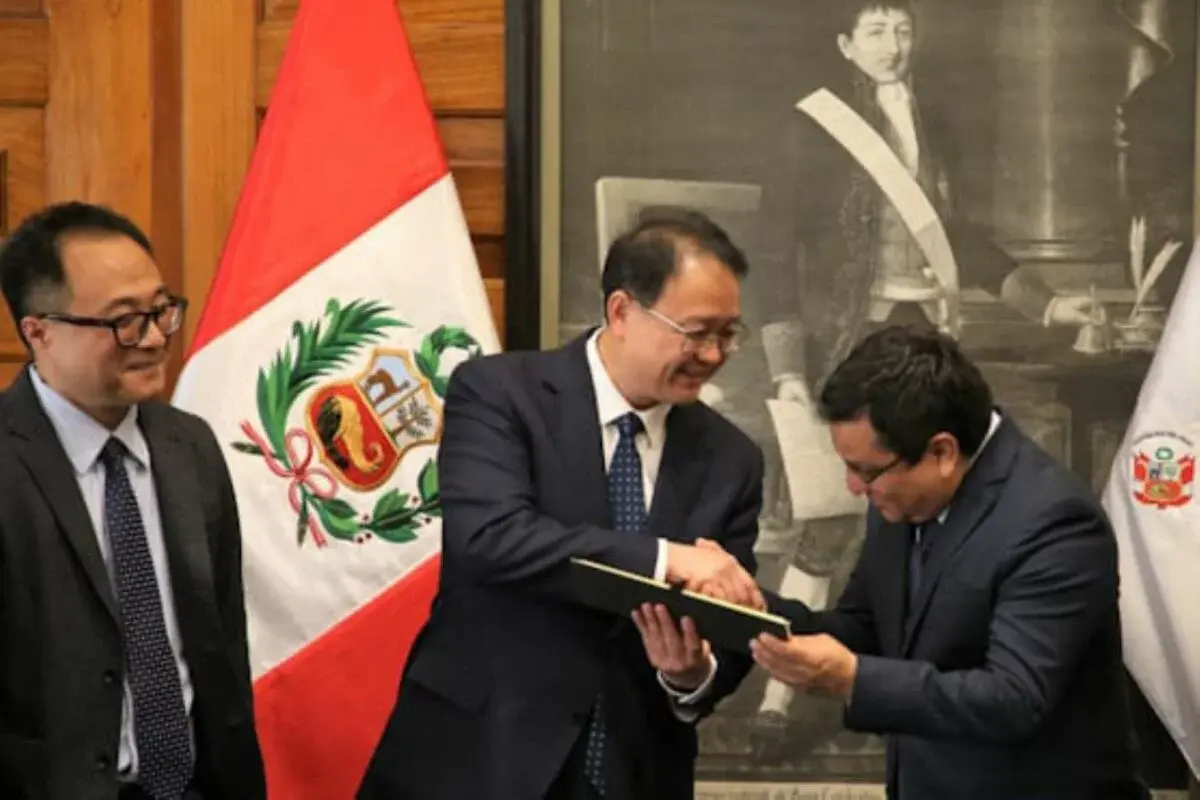 Perú firma acuerdo de cooperación con China sobre seguridad alimentaria