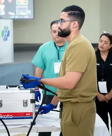 HOMS capacita a médicos en endoscopía terapéutica