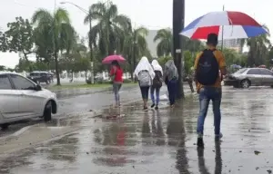 Lluvias disminuyen; vaguada continúa