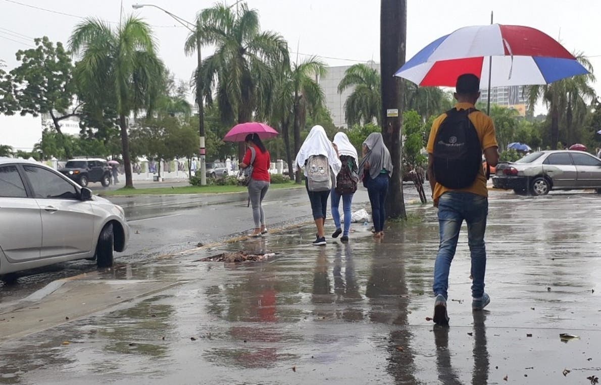 Lluvias disminuyen; vaguada continúa