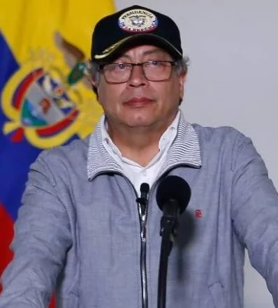 Presidente de Colombia pide la renuncia a ministros tras polémica reunión que fue televisada